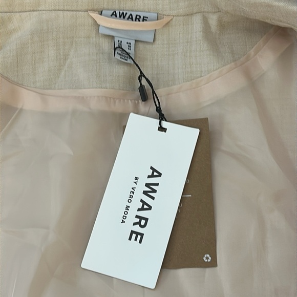 NWT Vero Moda Aware tailored tie vest in cream size 12 or Large - Picture 9 of 15